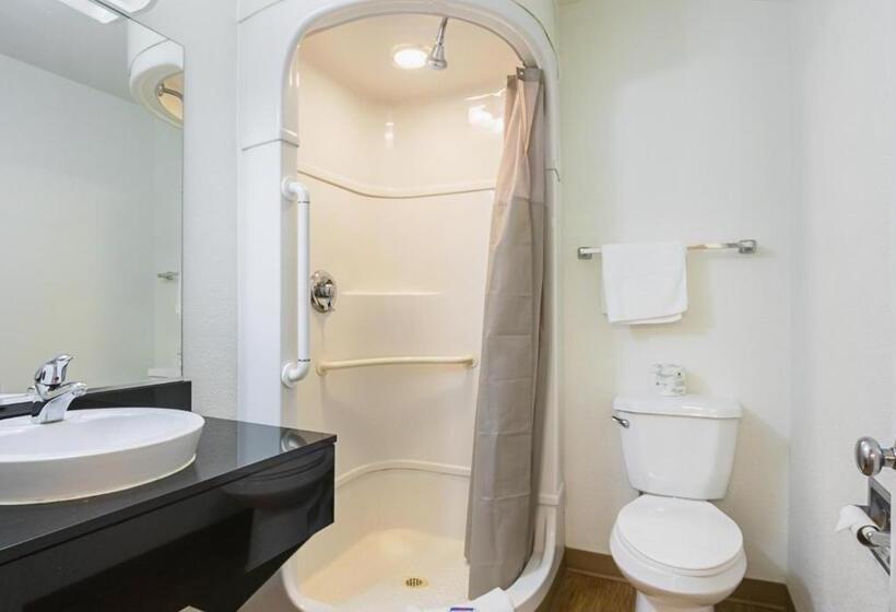 جناح, Motel 6 Rochester, Mn