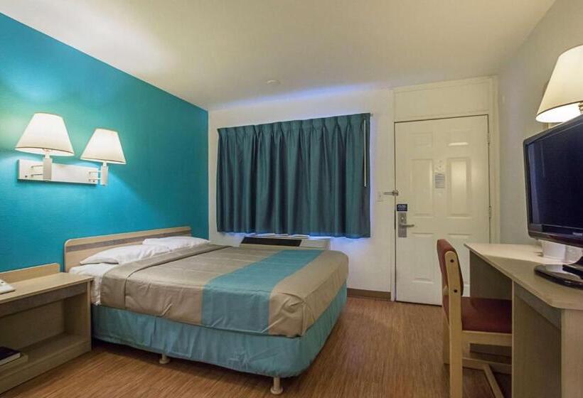 غرفة قياسية لذوى الاحتياجات الخاصة, Motel 6 Rochester, Mn