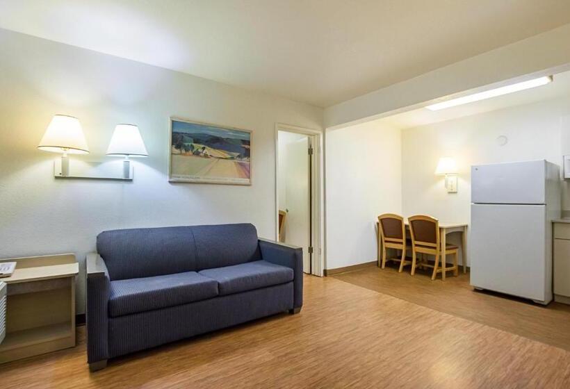 جناح, Motel 6 Rochester, Mn