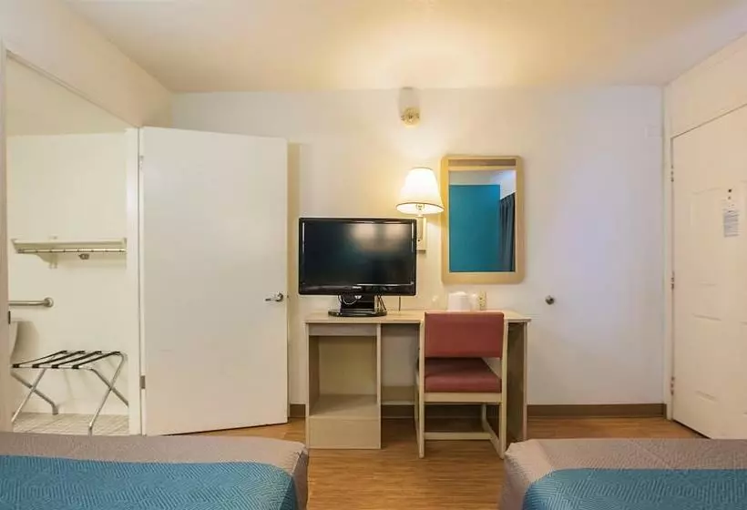スイート, Motel 6 Rochester, Mn