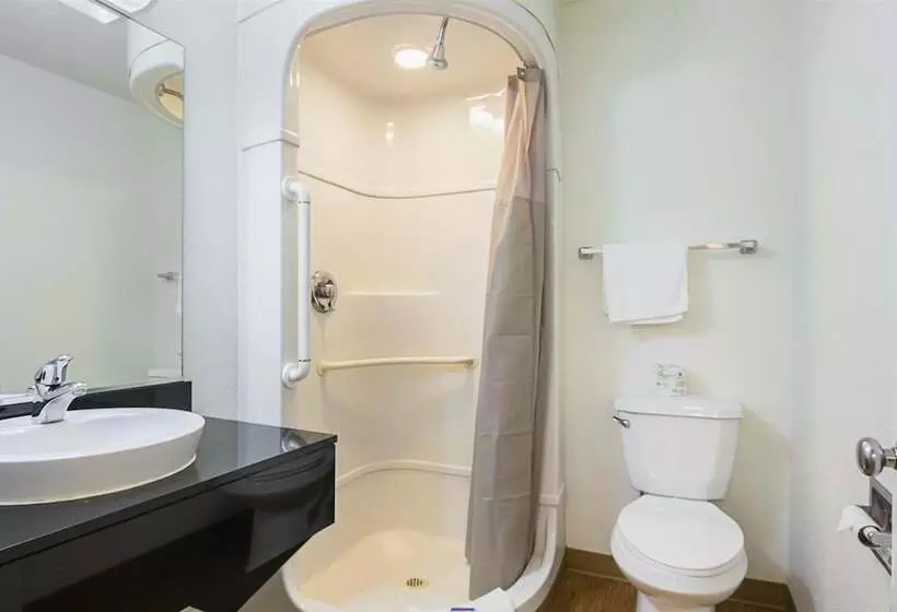 スイート, Motel 6 Rochester, Mn