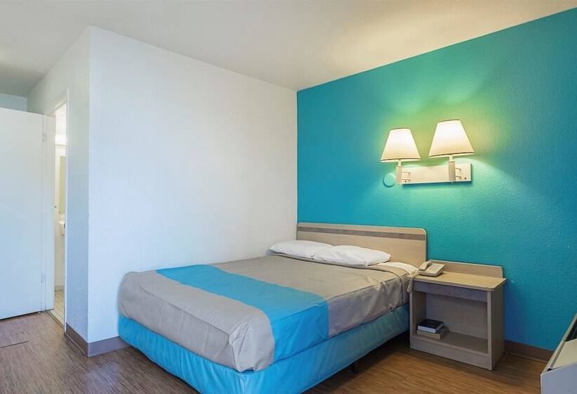 جناح, Motel 6 Rochester, Mn