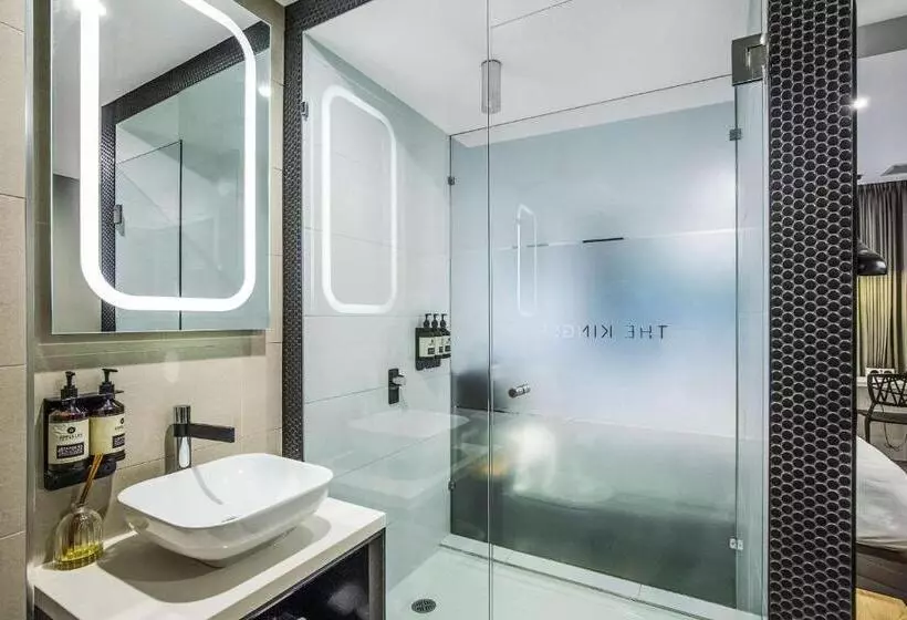 クイーンサイズベッドのスイートルーム, The Kingsford Brisbane Airport, Ascend Hotel Collection