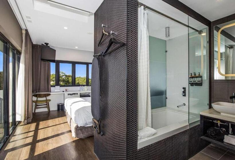 Suite Queen Bed, The Kingsford Brisbane Airport, Ascend Hotel Collection