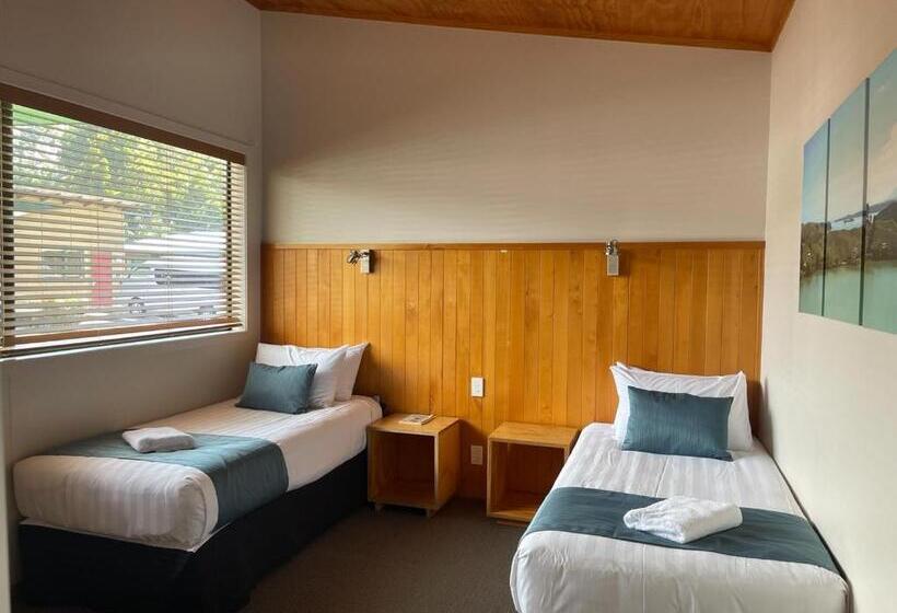 חדר משפחתי, Waitomo Lodge