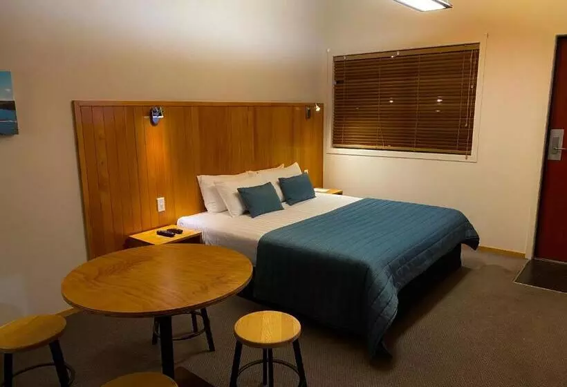 ファミリーステューディオ, Waitomo Lodge