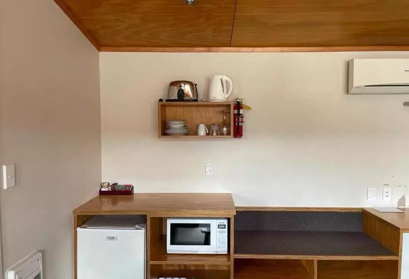 ファミリーステューディオ, Waitomo Lodge