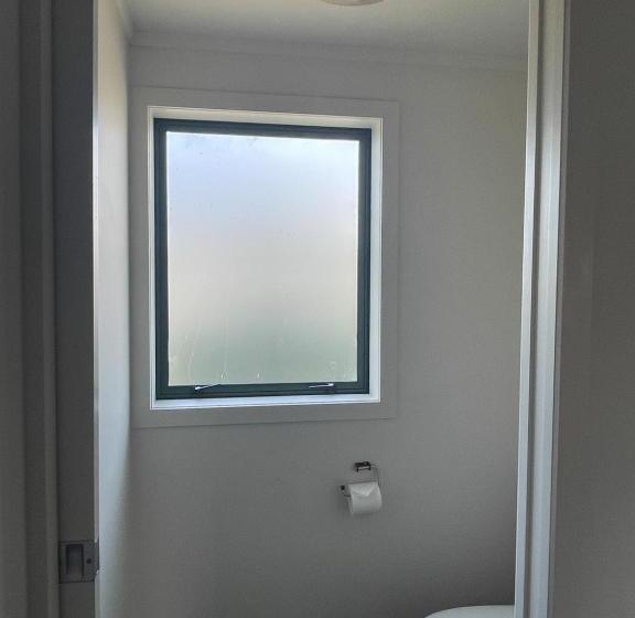 סטודיו משפחתי, Waitomo Lodge