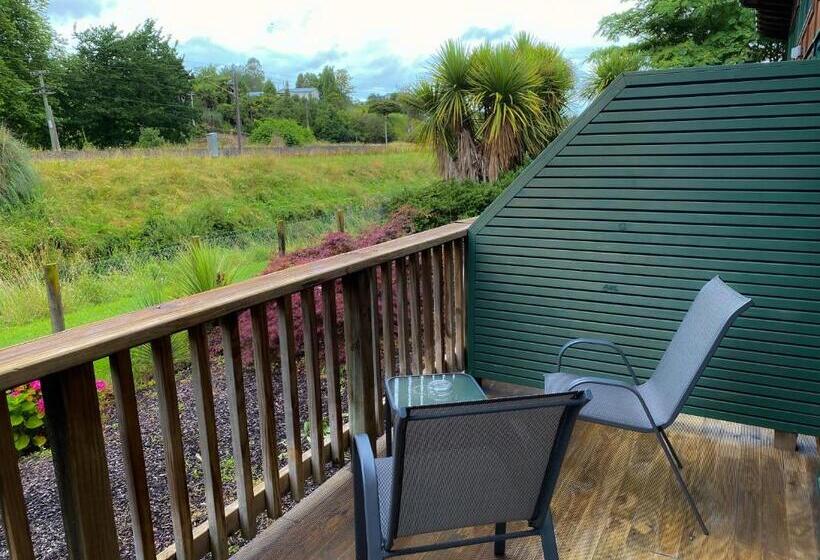 סטודיו דלוקס, Waitomo Lodge