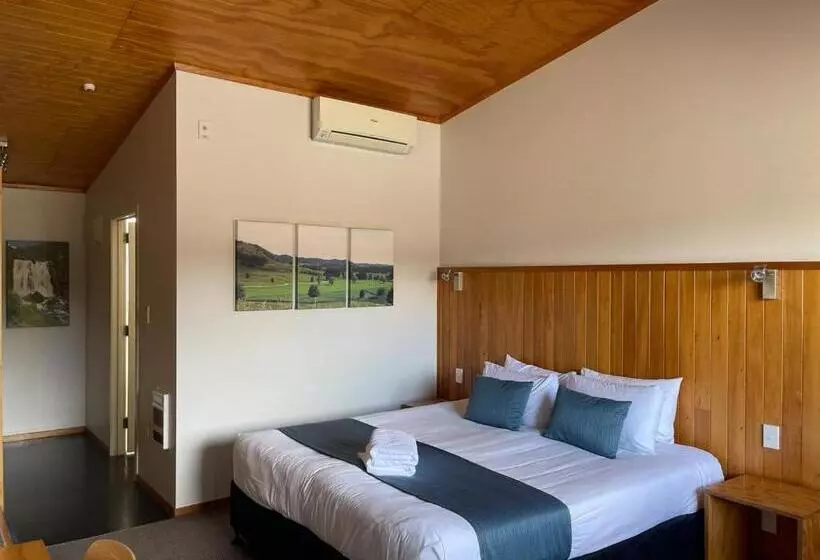 スタンダードスタジオ, Waitomo Lodge