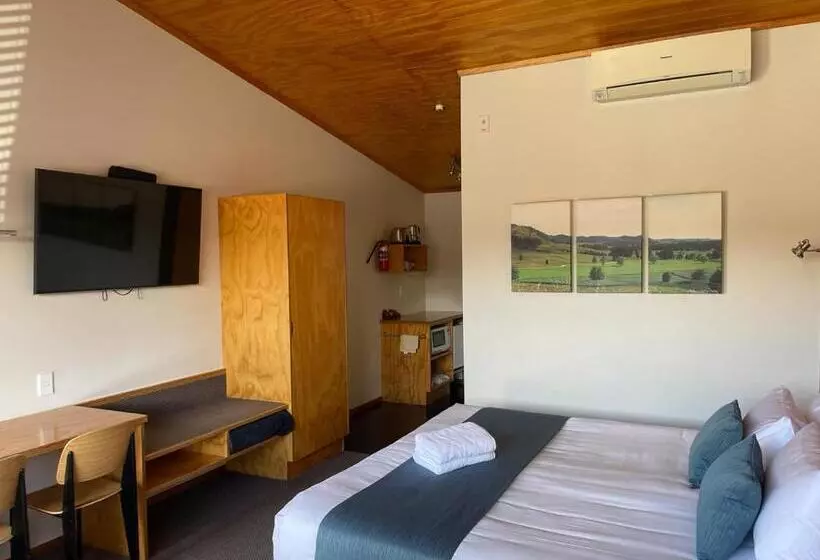 スタンダードスタジオ, Waitomo Lodge
