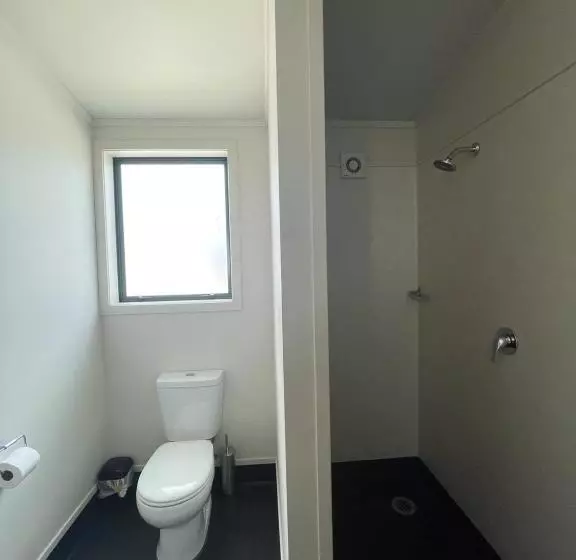 スタンダードスタジオ, Waitomo Lodge