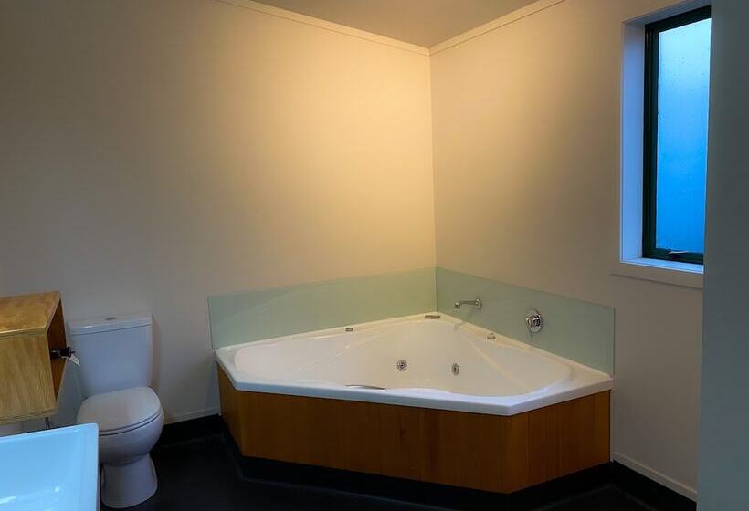 חדר משפחתי, Waitomo Lodge