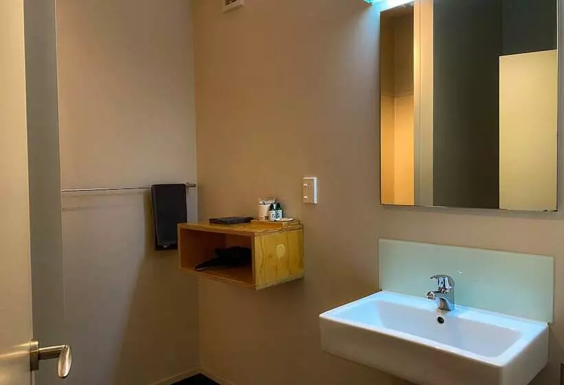 スタンダードスタジオ, Waitomo Lodge