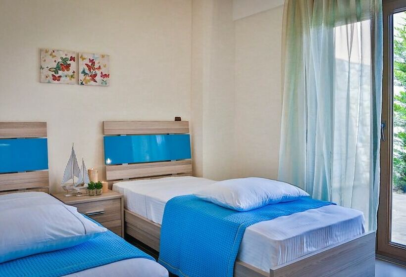Вилла 3 Спальни с Бассейном, Stigmes Villas & Suites
