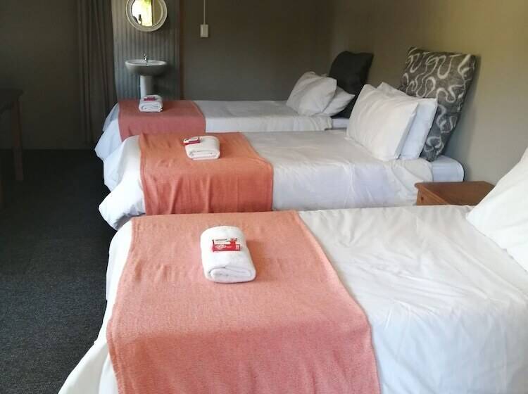 חדר משפחתי, Doves Nest Guest House