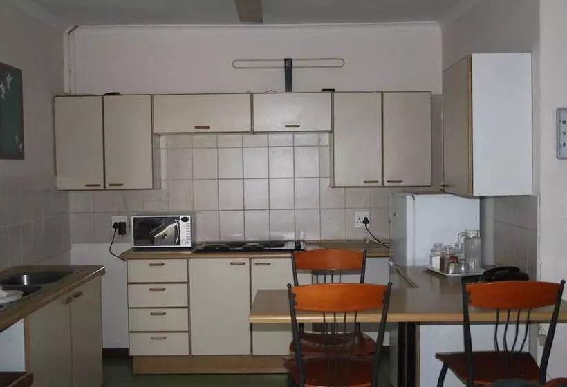 اتاق خانوادگی, Doves Nest Guest House