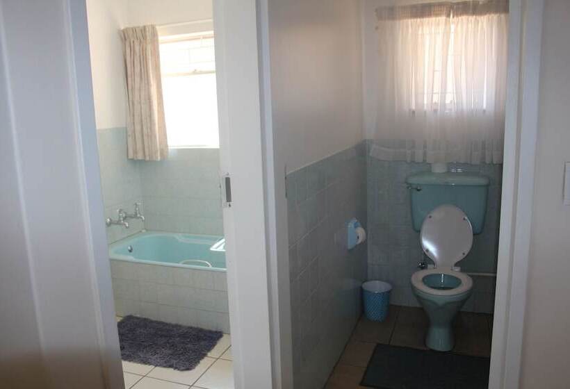 חדר משפחתי, Doves Nest Guest House