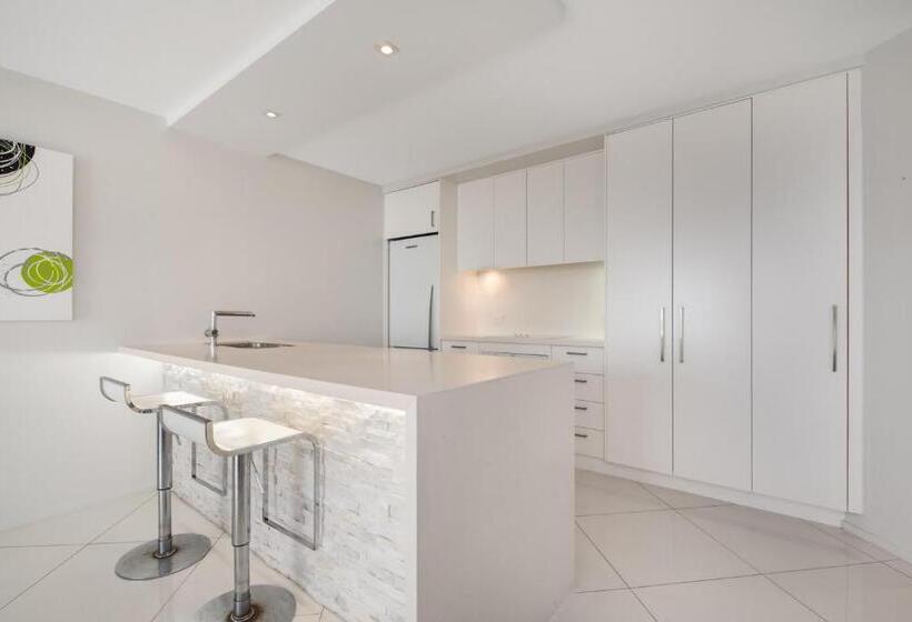 Superior 3-bedroom flat with sea view, Alexandria Apartments