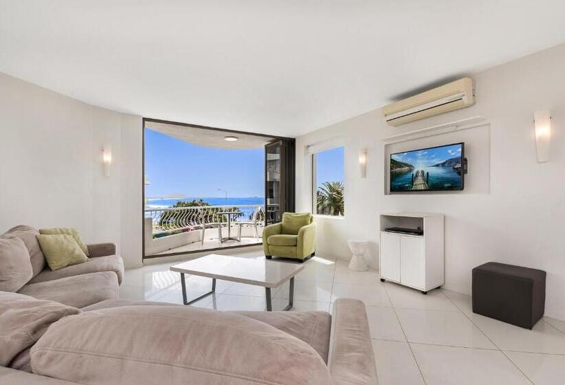 Superior 3-bedroom flat with sea view, Alexandria Apartments