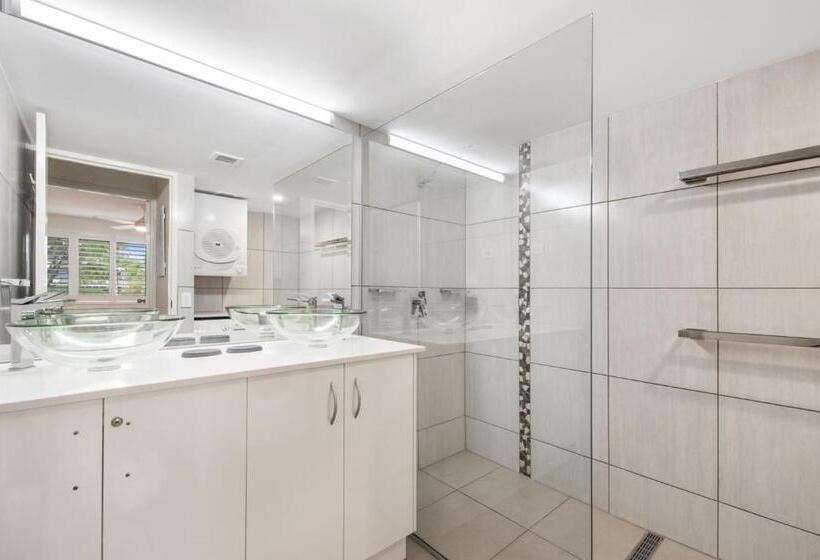 Superior 2-bedroom flat with sea view, Alexandria Apartments