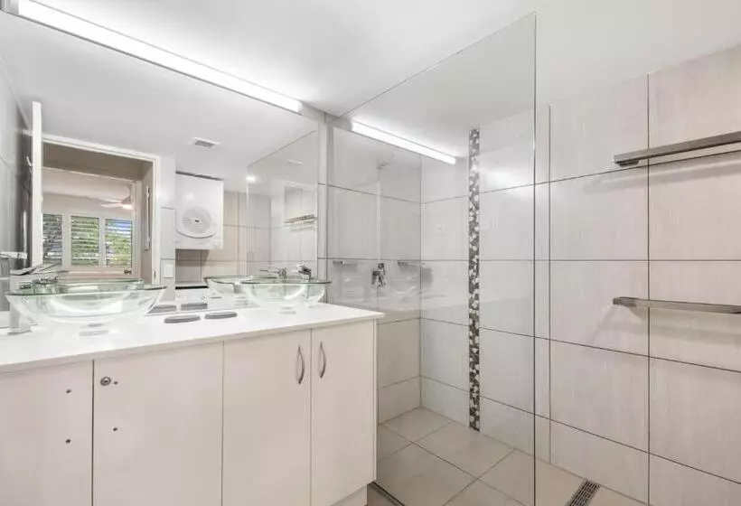 Superior 2-bedroom flat with sea view, Alexandria Apartments
