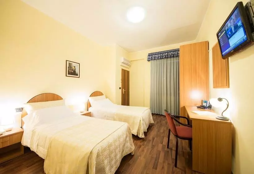 اتاق کلاسیک سه تخته, De La Ville Depandance Di Hotel Augustus