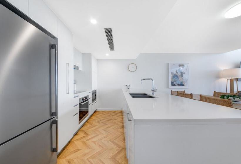 Superior 3-bedroom flat with sea view, Echelon Apartments Yeppoon