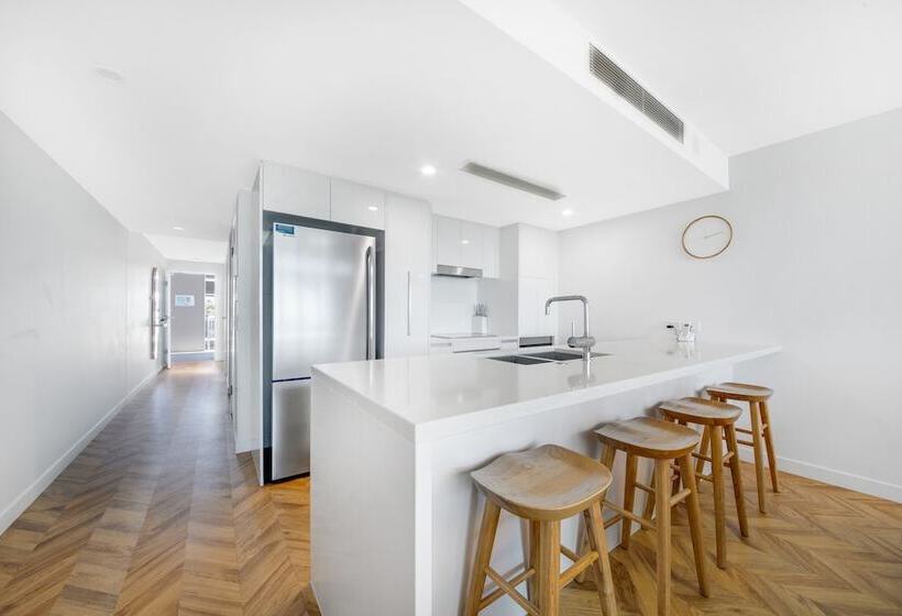 Superior 3-bedroom flat with sea view, Echelon Apartments Yeppoon