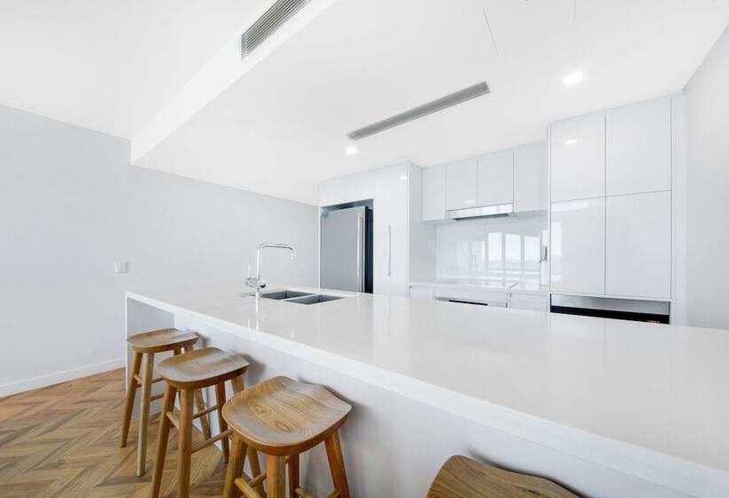 Superior 3-bedroom flat with sea view, Echelon Apartments Yeppoon