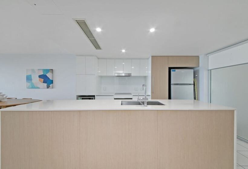 Superior 2-bedroom flat with sea view, Echelon Apartments Yeppoon