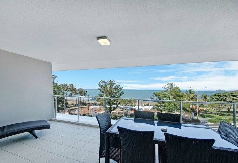 Superior 2-bedroom flat with sea view, Echelon Apartments Yeppoon