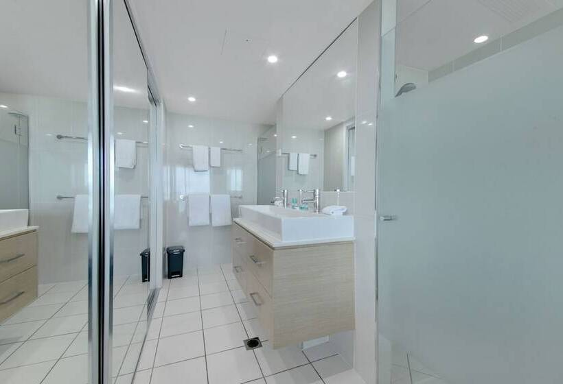 Superior 2-bedroom flat with sea view, Echelon Apartments Yeppoon