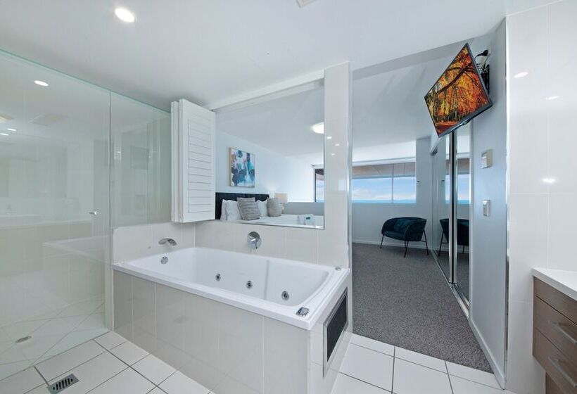 Superior 3-bedroom flat with sea view, Echelon Apartments Yeppoon