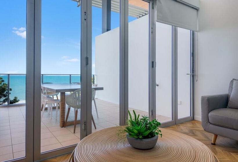 Superior 3-bedroom flat with sea view, Echelon Apartments Yeppoon