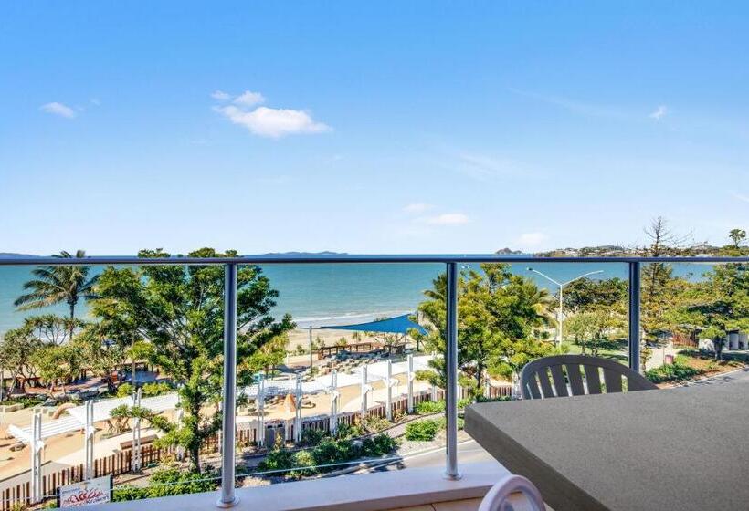 Superior 3-bedroom flat with sea view, Echelon Apartments Yeppoon
