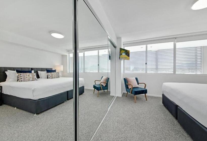 Superior 3-bedroom flat with sea view, Echelon Apartments Yeppoon