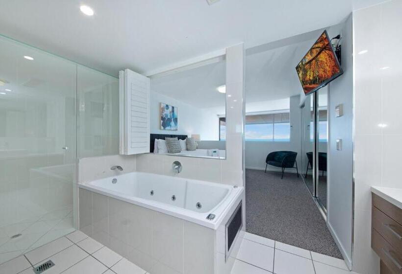 Superior 3-bedroom flat with sea view, Echelon Apartments Yeppoon