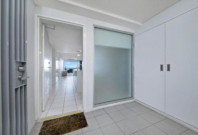 Superior 2-bedroom flat with sea view, Echelon Apartments Yeppoon