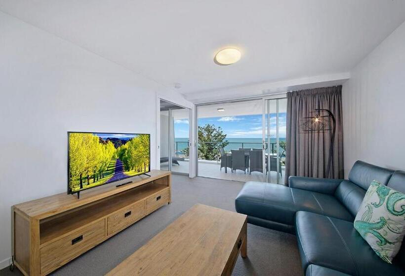 Superior 2-bedroom flat with sea view, Echelon Apartments Yeppoon