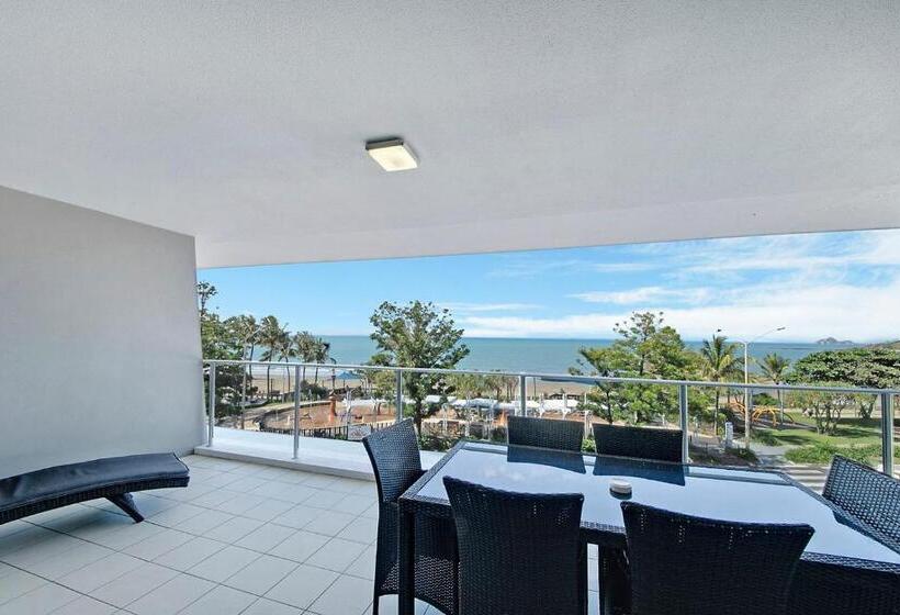 Superior 2-bedroom flat with sea view, Echelon Apartments Yeppoon