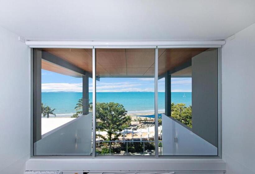 Superior 3-bedroom flat with sea view, Echelon Apartments Yeppoon