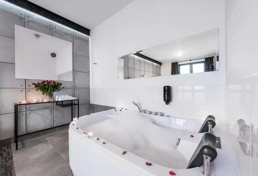 اتاق لوکس, Artis Loft