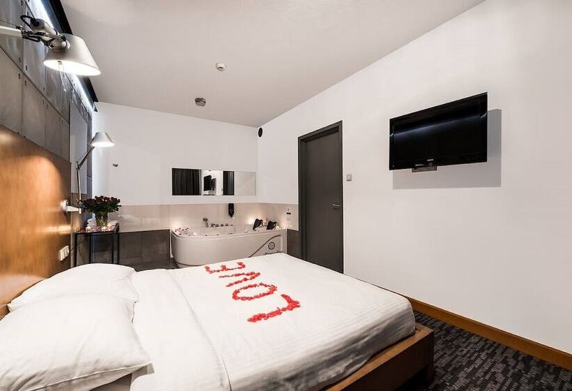 Номер Deluxe, Artis Loft