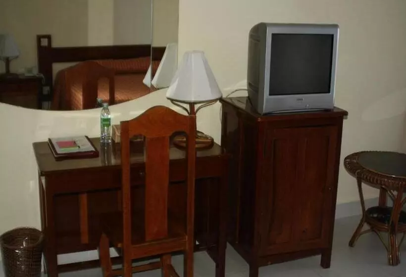 キングサイズベッドのスーペリアルーム, Don Bosco Hotel School