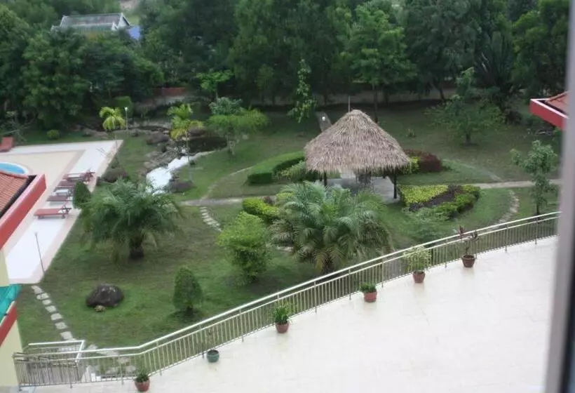 １ベッドルームハウス, Don Bosco Hotel School