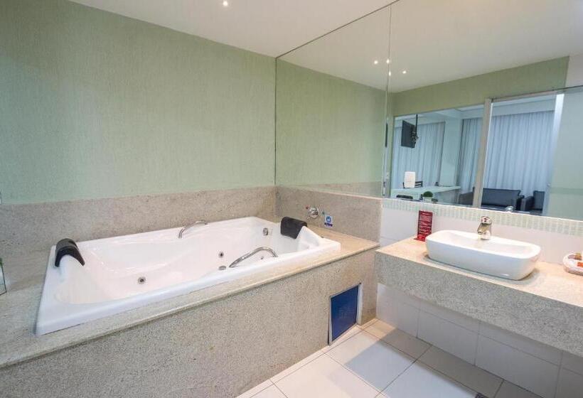 자쿠지 스위트, Girassol Plaza