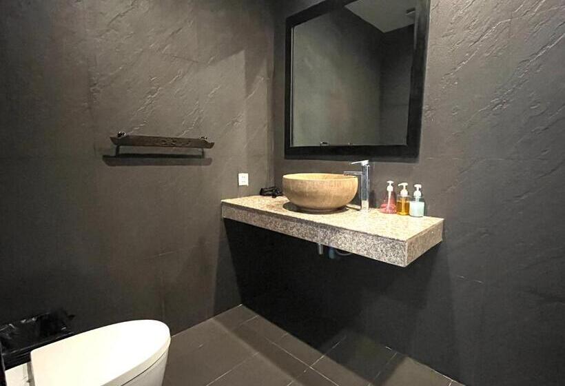 اتاق لوکس با بالکن, Prana