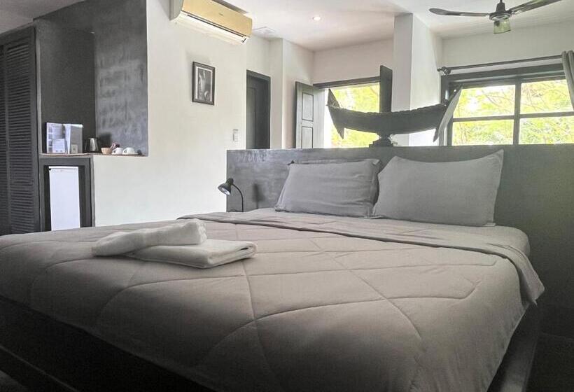 اتاق لوکس با بالکن, Prana