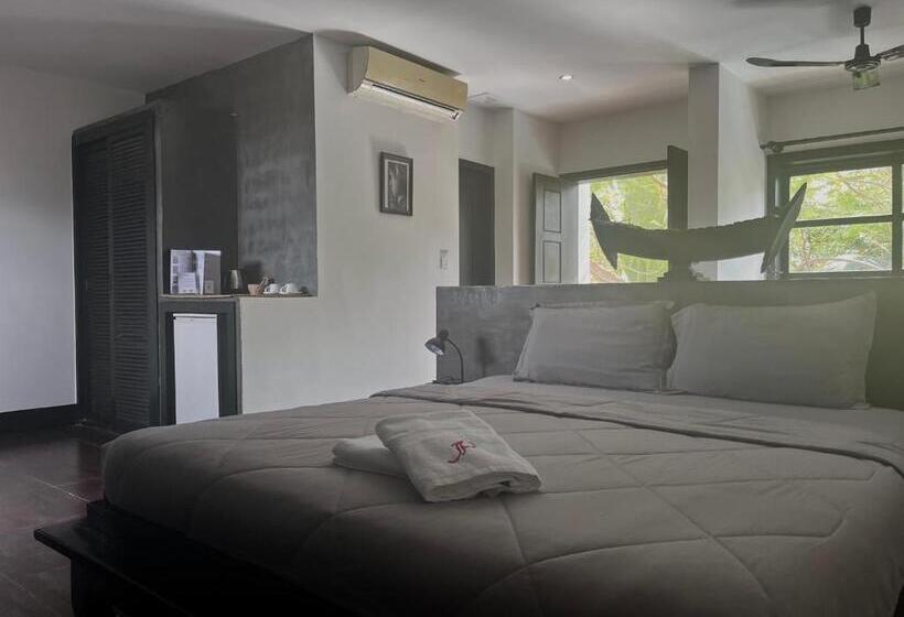 اتاق لوکس با بالکن, Prana